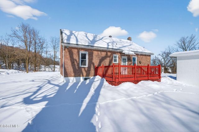 7 Onderdonk Avenue, East Greenbush, NY 12144