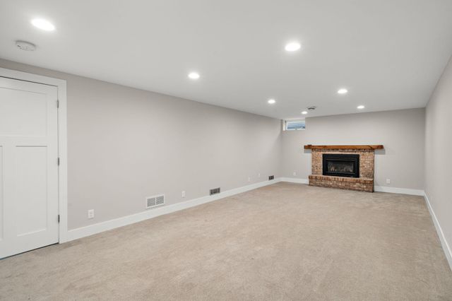 2105 Urbandale Lane N, Plymouth, MN 55447