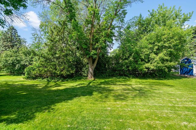 2105 Urbandale Lane N, Plymouth, MN 55447