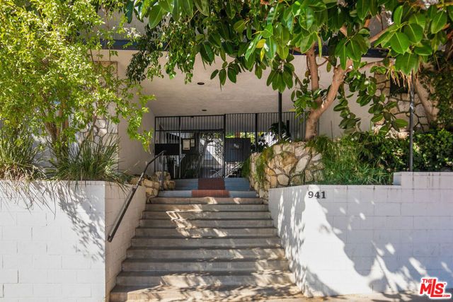 941 N San Vicente Boulevard 4, West Hollywood, CA 90069