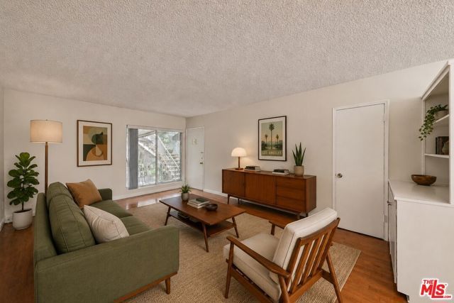 941 N San Vicente Boulevard 4, West Hollywood, CA 90069