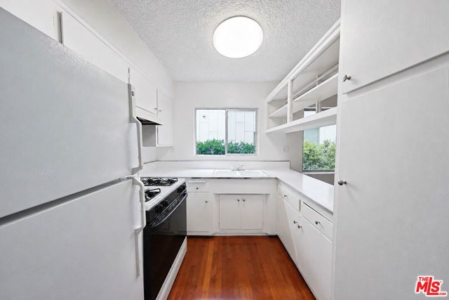 941 N San Vicente Boulevard 4, West Hollywood, CA 90069