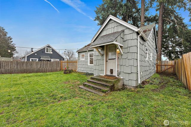 521 114th Street S, Tacoma, WA 98444