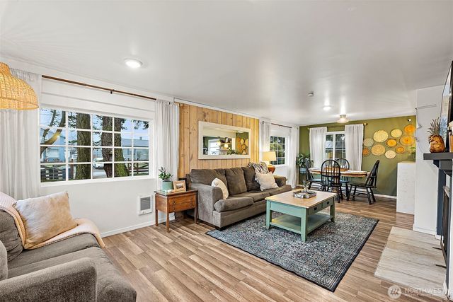 521 114th Street S, Tacoma, WA 98444