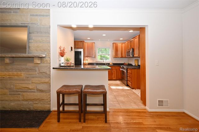 2374 Rutherford Road, Bloomfield Hills, MI 48302