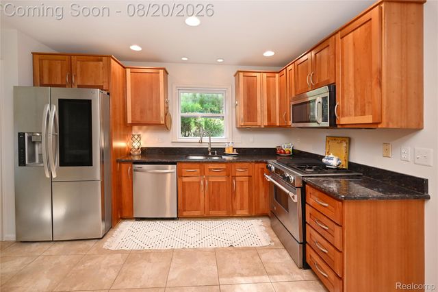 2374 Rutherford Road, Bloomfield Hills, MI 48302