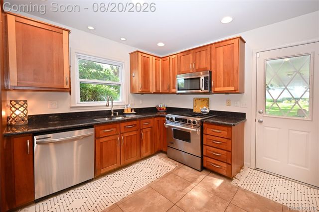 2374 Rutherford Road, Bloomfield Hills, MI 48302