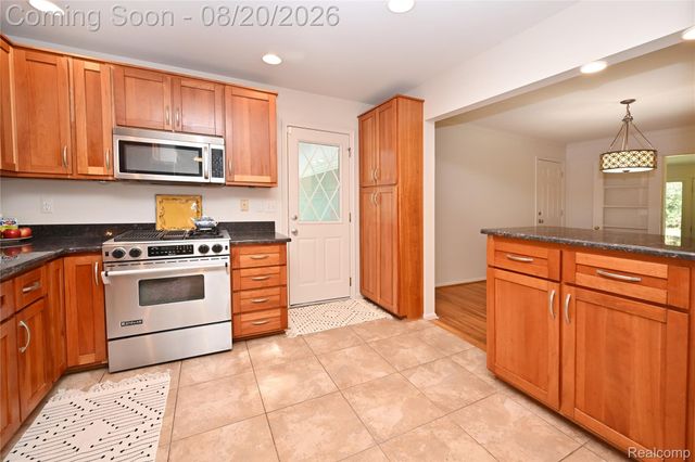 2374 Rutherford Road, Bloomfield Hills, MI 48302