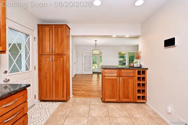 2374 Rutherford Road, Bloomfield Hills, MI 48302