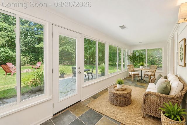 2374 Rutherford Road, Bloomfield Hills, MI 48302