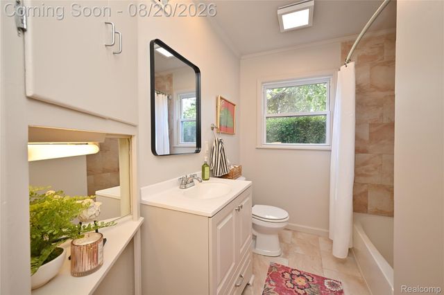 2374 Rutherford Road, Bloomfield Hills, MI 48302