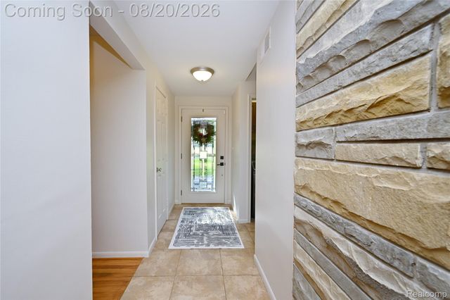 2374 Rutherford Road, Bloomfield Hills, MI 48302