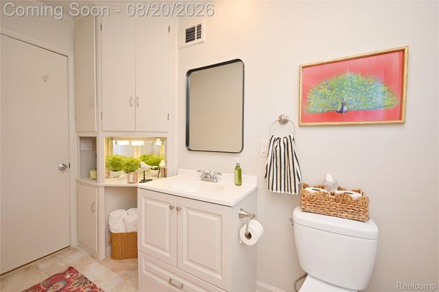 2374 Rutherford Road, Bloomfield Hills, MI 48302