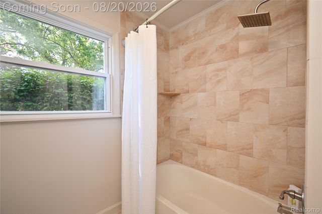 2374 Rutherford Road, Bloomfield Hills, MI 48302