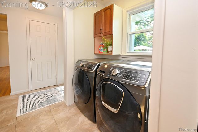 2374 Rutherford Road, Bloomfield Hills, MI 48302
