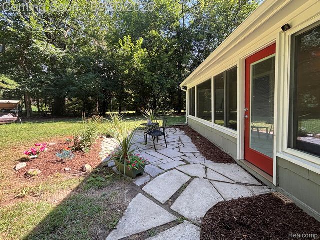 2374 Rutherford Road, Bloomfield Hills, MI 48302