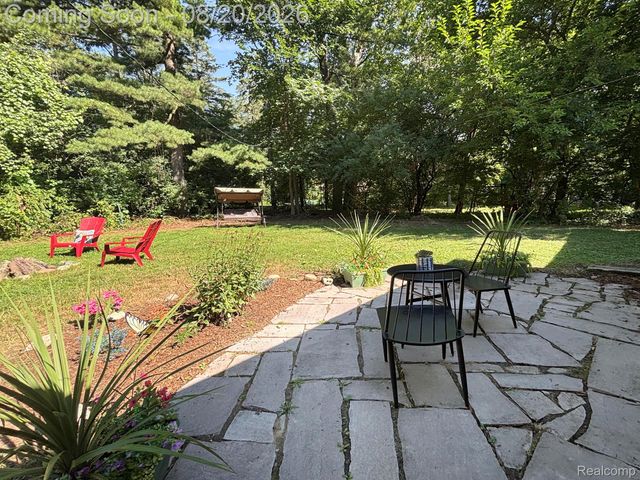 2374 Rutherford Road, Bloomfield Hills, MI 48302