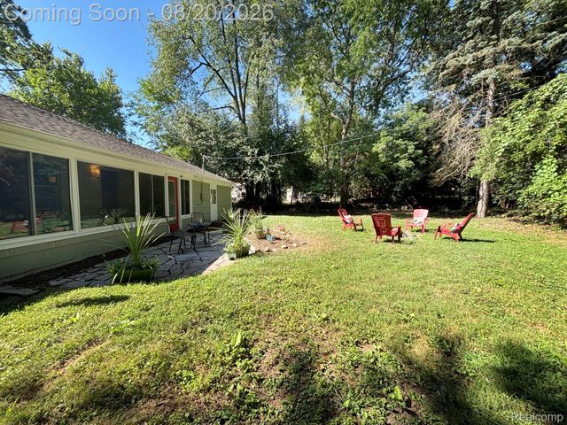 2374 Rutherford Road, Bloomfield Hills, MI 48302
