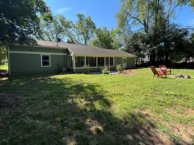 2374 Rutherford Road, Bloomfield Hills, MI 48302