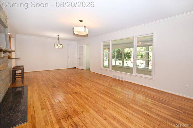 2374 Rutherford Road, Bloomfield Hills, MI 48302