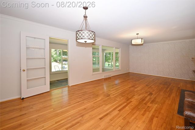 2374 Rutherford Road, Bloomfield Hills, MI 48302