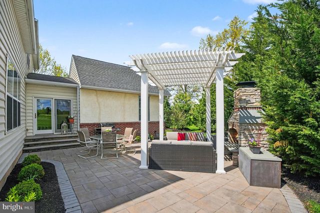 825 CLUBHOUSE DR, Harleysville, PA 19438