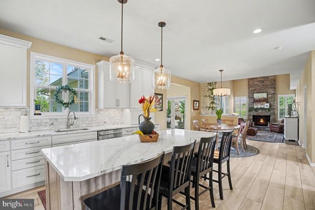 825 CLUBHOUSE DR, Harleysville, PA 19438