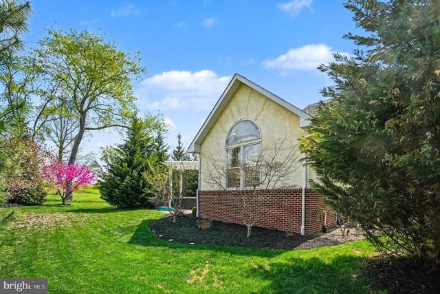 825 CLUBHOUSE DR, Harleysville, PA 19438