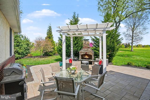 825 CLUBHOUSE DR, Harleysville, PA 19438