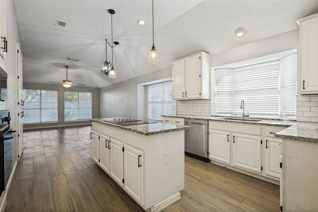2911 Stonepointe, Mckinney, TX 75072
