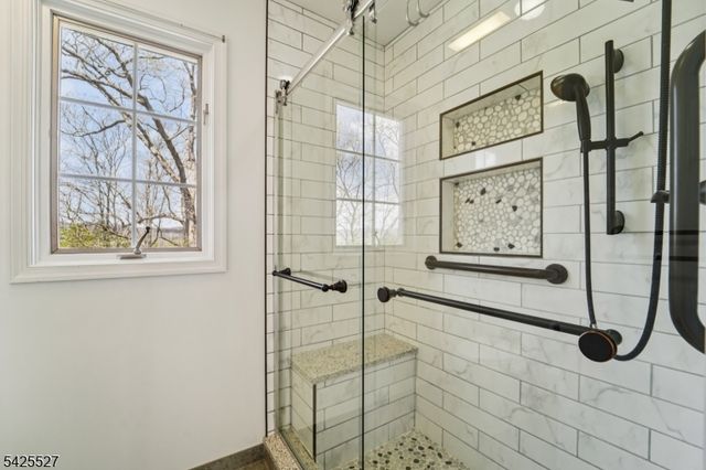 53 Ridge Dr, Montville Twp., NJ 07045