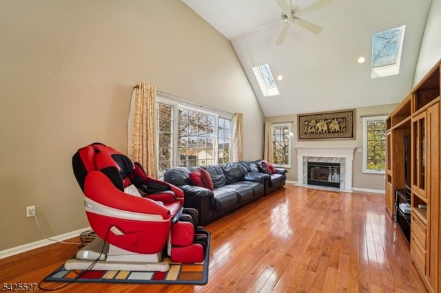 53 Ridge Dr, Montville Twp., NJ 07045