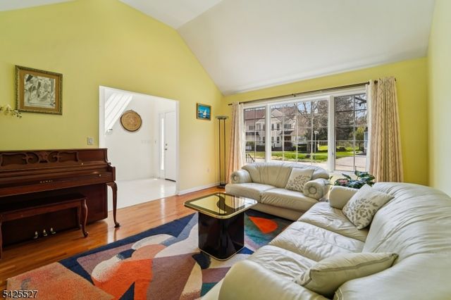 53 Ridge Dr, Montville Twp., NJ 07045