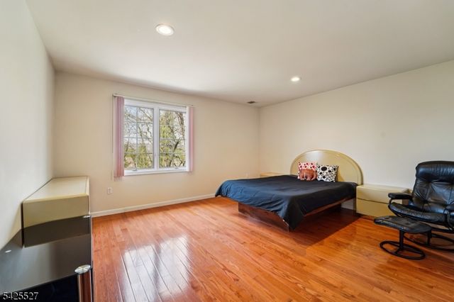 53 Ridge Dr, Montville Twp., NJ 07045