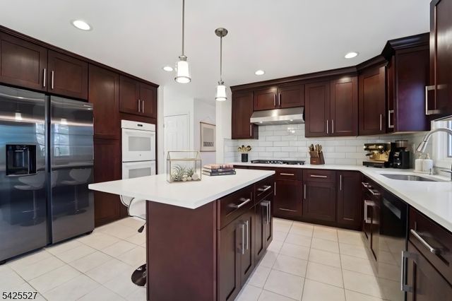 53 Ridge Dr, Montville Twp., NJ 07045