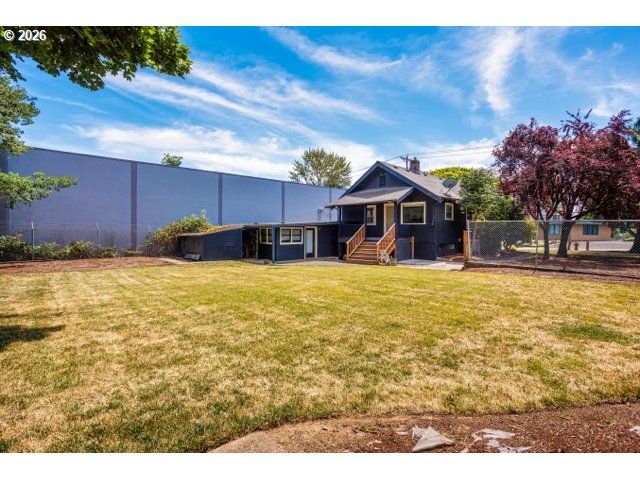 2105 Se OCHOCO St, Portland, OR 97222