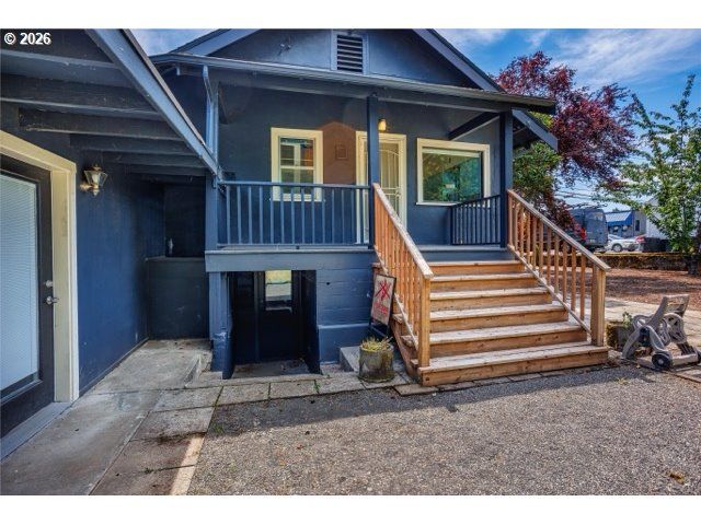 2105 Se OCHOCO St, Portland, OR 97222