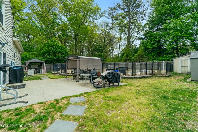 14 Cobblestone Court, Howell, NJ 07731