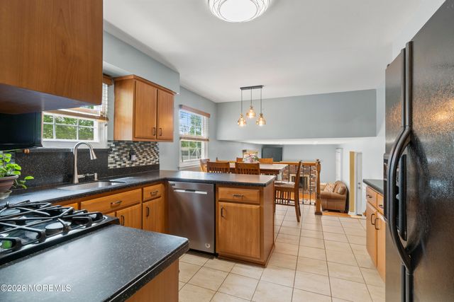 14 Cobblestone Court, Howell, NJ 07731