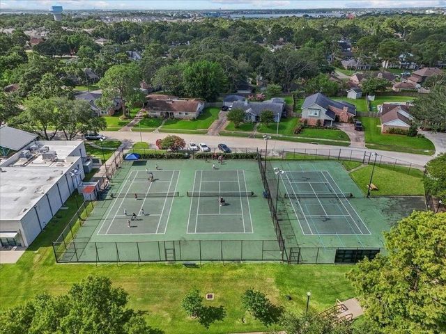 1626 Lake Bluff Drive, El Lago, TX 77586
