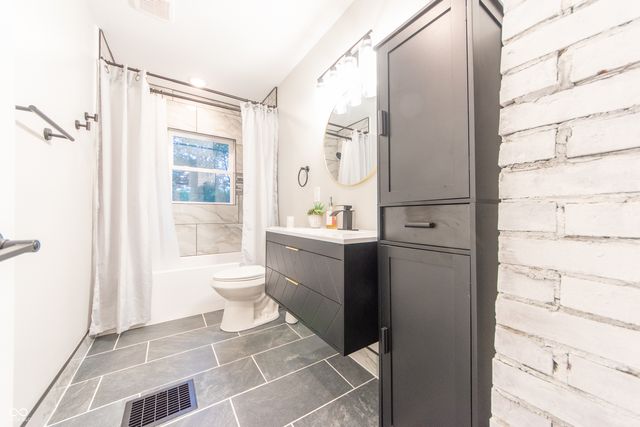 3344 Westenedge Drive, Columbus, IN 47203
