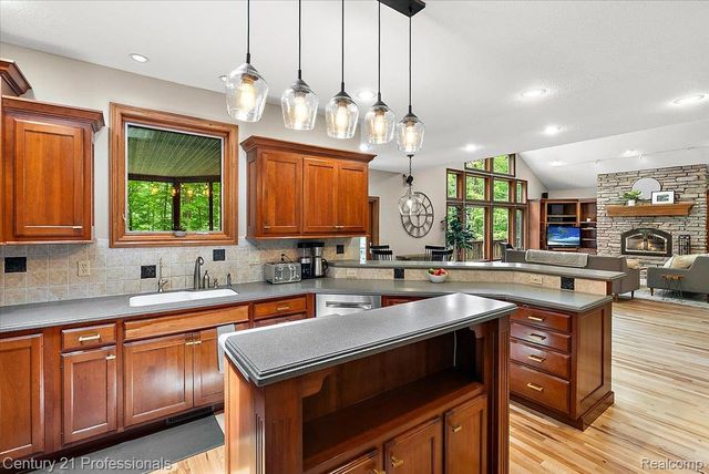 9867 Rainbow Ridge Drive, Prairie Ronde Township, MI 49087