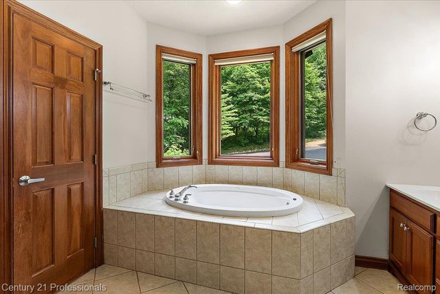 9867 Rainbow Ridge Drive, Prairie Ronde Township, MI 49087