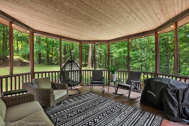 9867 Rainbow Ridge Drive, Prairie Ronde Township, MI 49087
