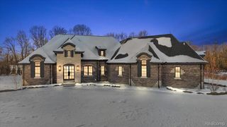 1597 Vista Drive, Oakland Charter Township, MI 48363