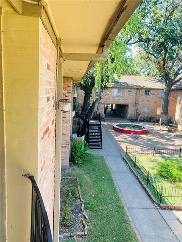 5704 Edgemoor Drive 31, Houston, TX 77081