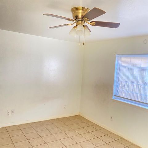 5704 Edgemoor Drive 31, Houston, TX 77081