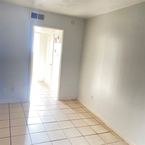 5704 Edgemoor Drive 31, Houston, TX 77081