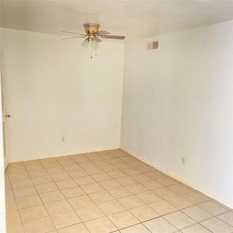 5704 Edgemoor Drive 31, Houston, TX 77081