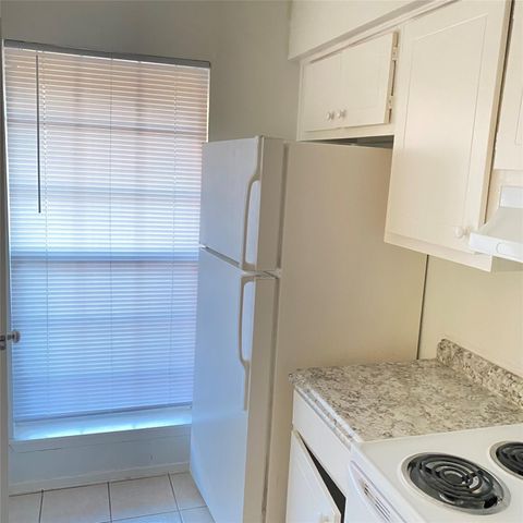 5704 Edgemoor Drive 31, Houston, TX 77081